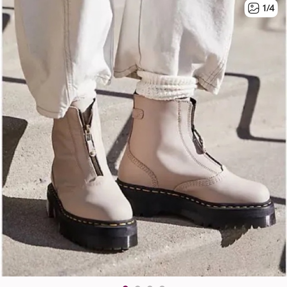 NWOT Doc Martens JETTA ZIPPED SENDAL LEATHER PLATFORM BOOTS